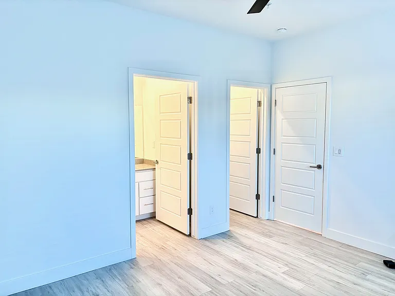 3232 N 37th St #110 — Photo 15