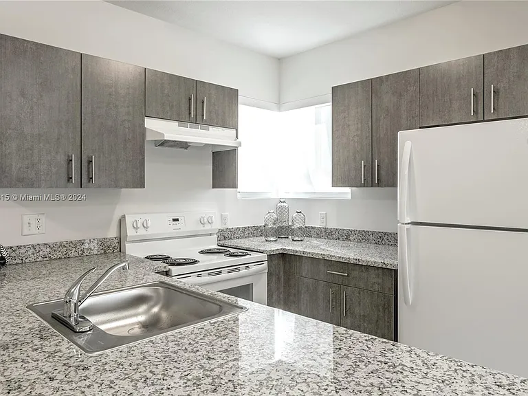 243 W 77th St #102 — Photo 1