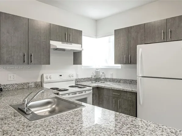 243 W 77th St #102, Hialeah, FL 33014