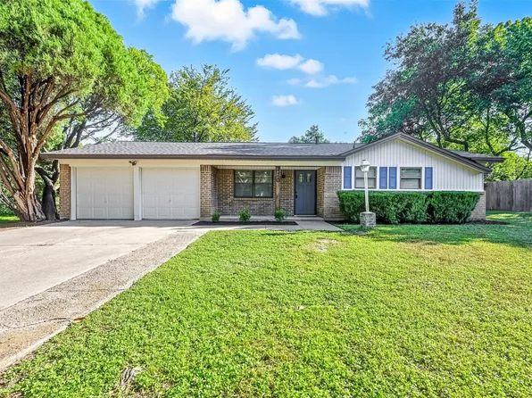 220 Page Ct, Hurst, TX 76053
