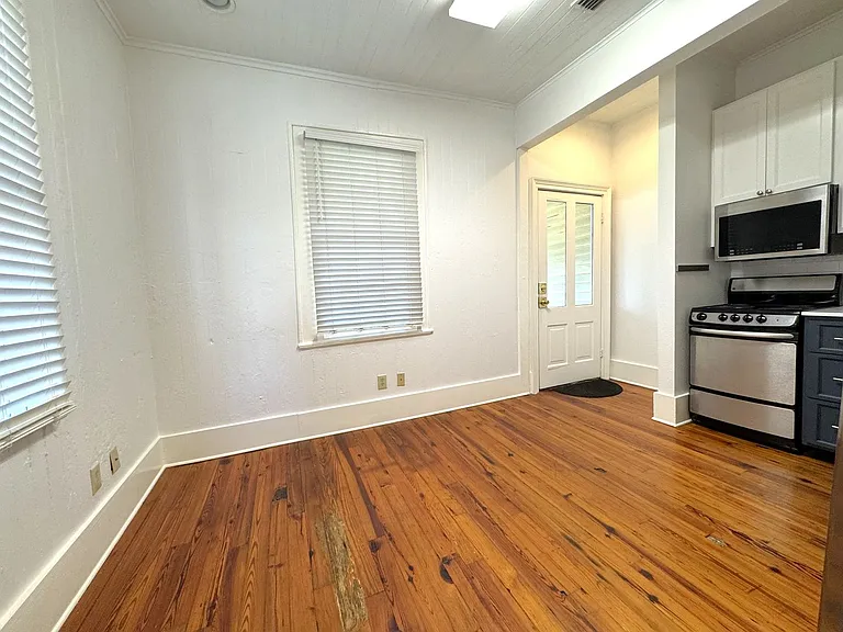 808 Dauphin St #C — Photo 7