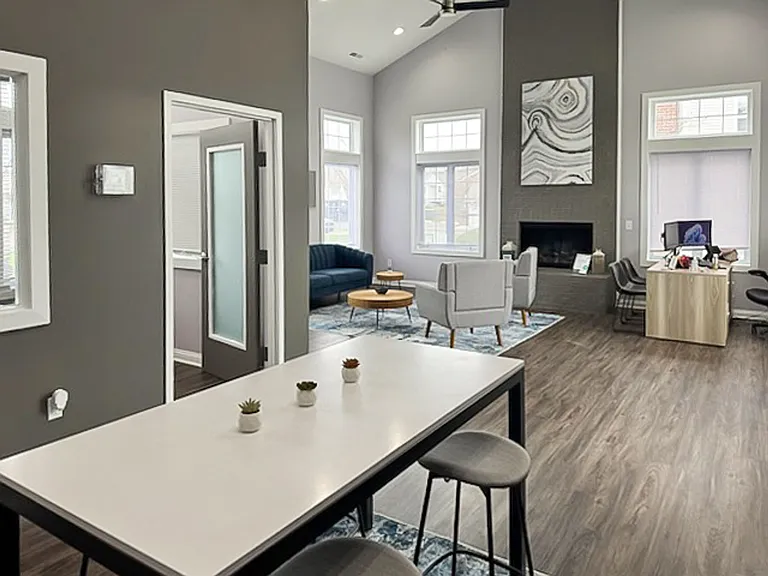 Trinity Lakes Apartments — Photo 5
