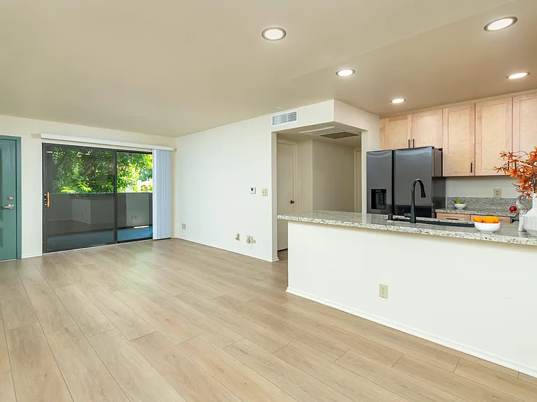 Windrose Place Pasadena — Photo 24