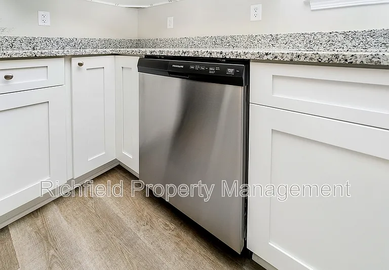 420 S Hamilton Ave #A — Photo 9