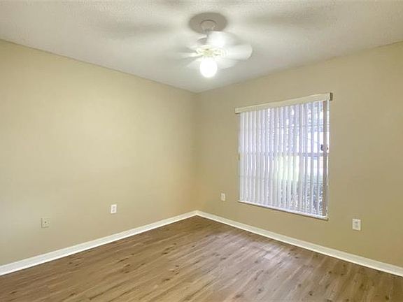 5th image of 140 Cedarpark Ln