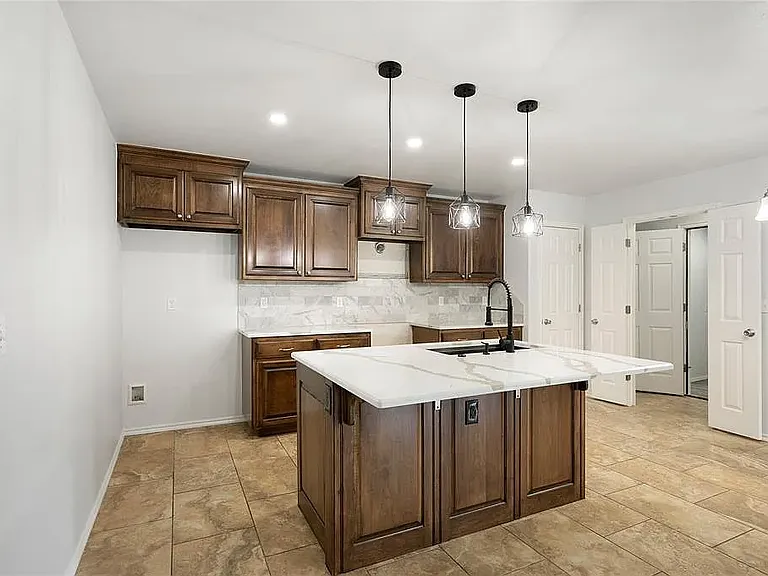 1423 NW 98th St — Photo 32