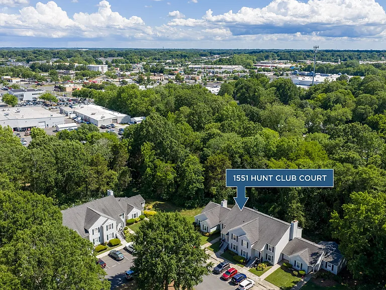 1551 Hunt Club Ct — Photo 23