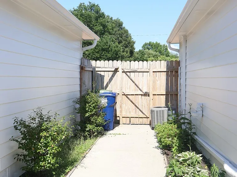 6864 Steeplechase Dr NW — Photo 34