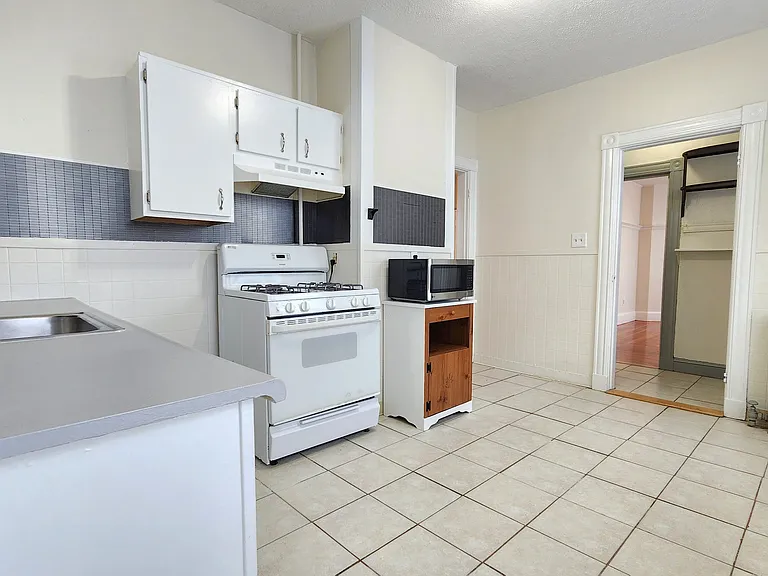 16 Hobson St #1 — Photo 6