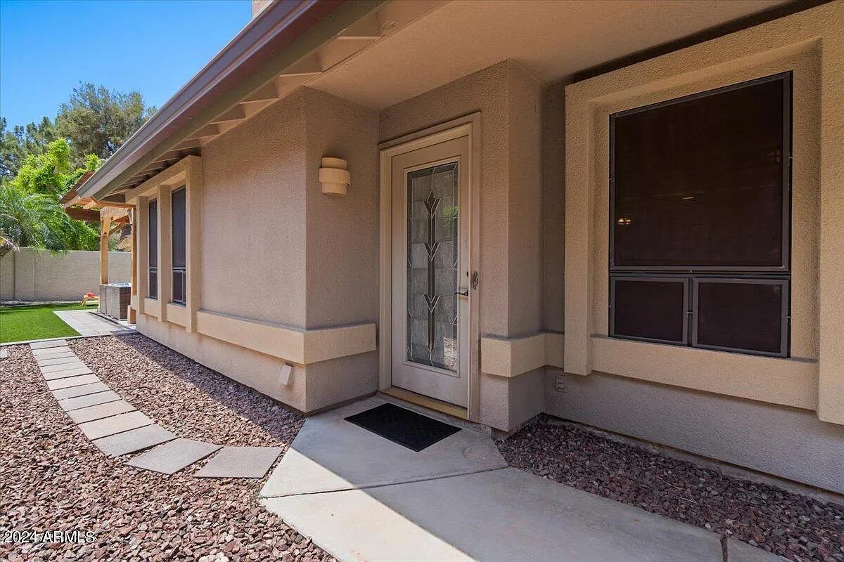 3 bed, 3.0 bath, 2452 sqft, $2,700 — Photo 4