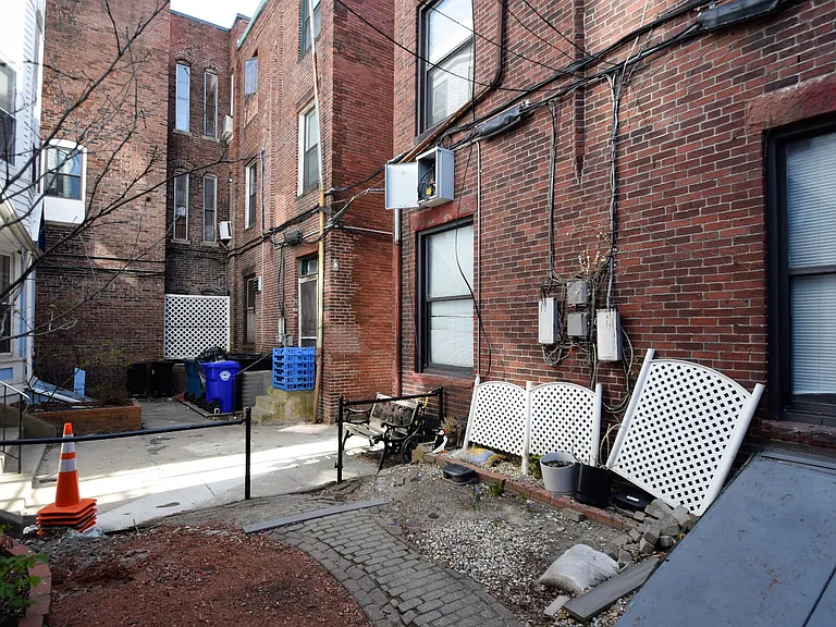 35 Harvard St #A — Photo 7