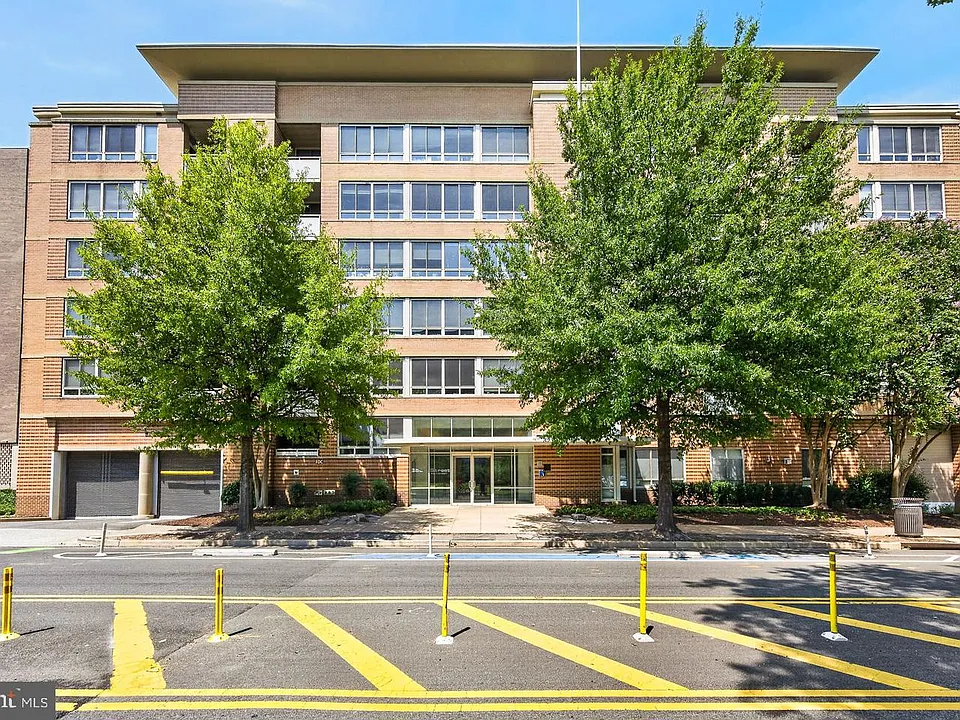 355 I St SW #317
