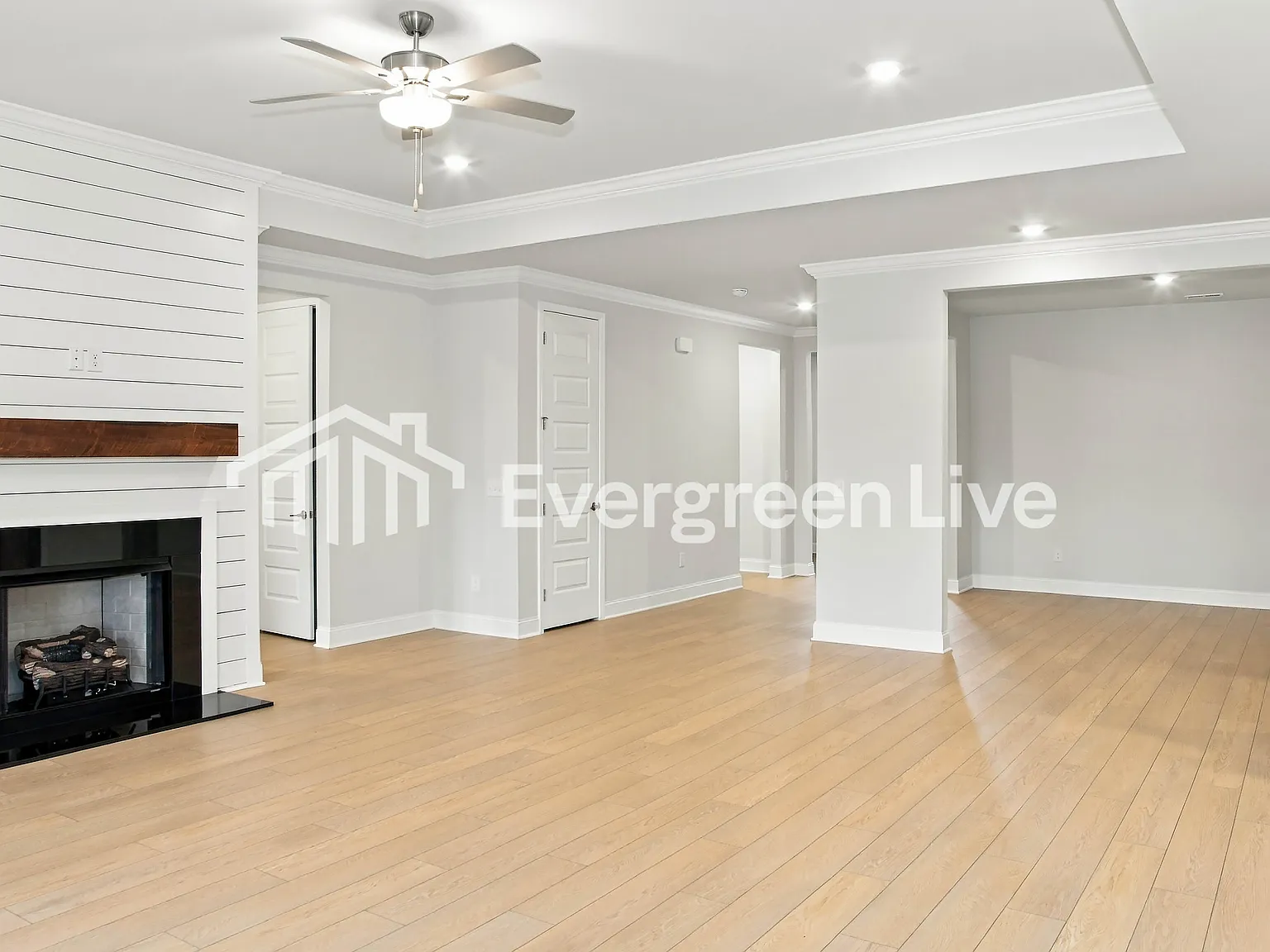 4 bed, 3.0 bath, 2828 sqft, $2,345 — Photo 2