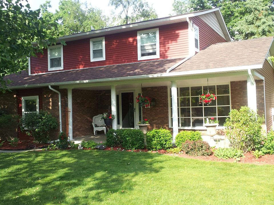 7630 Farmington with covered front porch