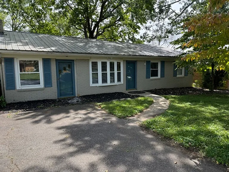 13 Oak Leaf Ln — Photo 1