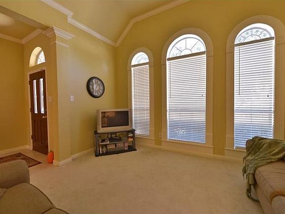 3rd image of 1623 Highland Oaks Dr