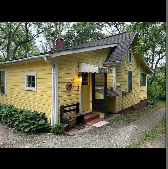 35 Sprinkle St — Photo 1