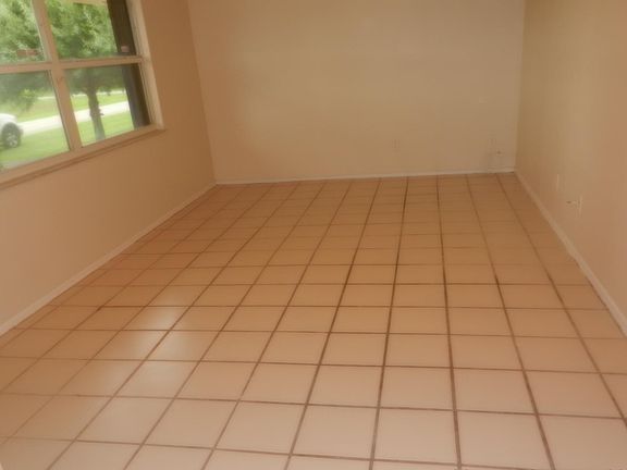 3rd image of 1192 SW Hibiscus St