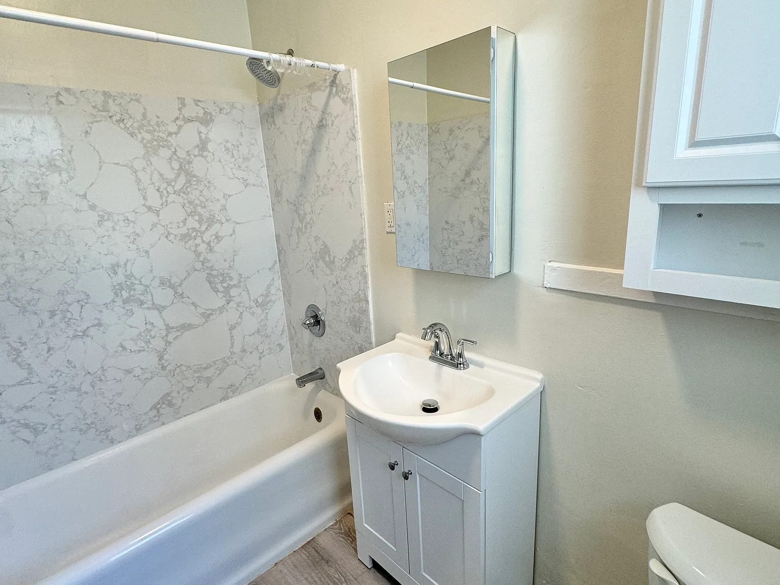 2 bed, 600 sqft, $6,395 — Photo 4