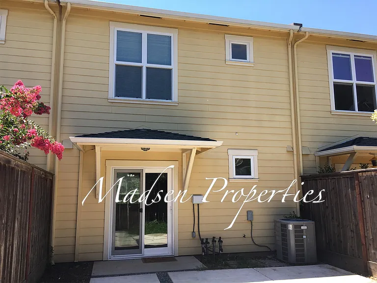 2188 Nord Ave — Photo 4