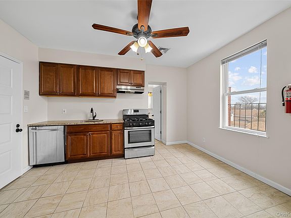 2nd image of 402 Jericho Tpke #4