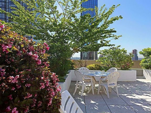 5th image of 320 E 46th St APT 31C