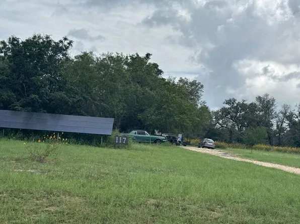 117 Oak Valley Dr, La Vernia, TX 78121
