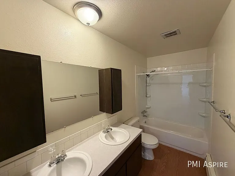 1329 Vivian St #202 — Photo 9