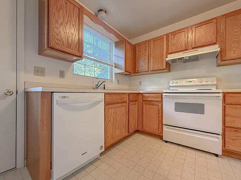 25054 Woodland Dr — Photo 6