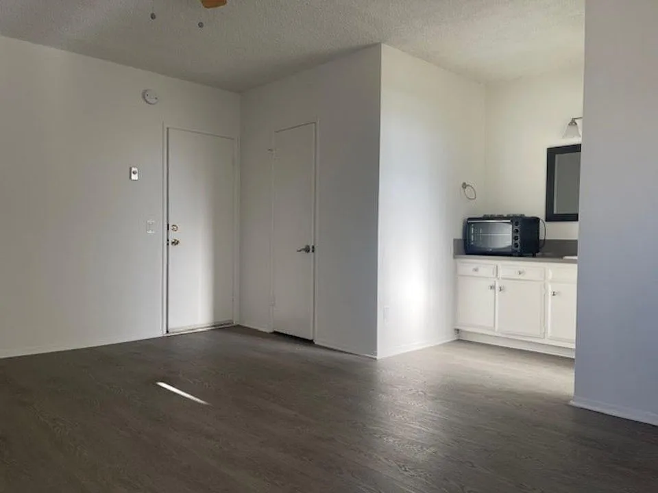 Studio, 1.0 bath, $1,595 — Photo 3