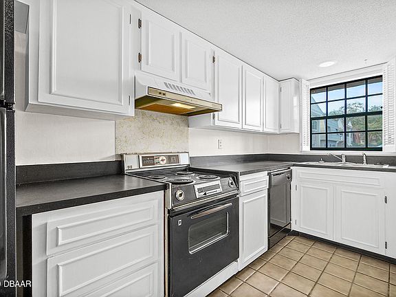 3rd image of 625 N Halifax Ave APT 13