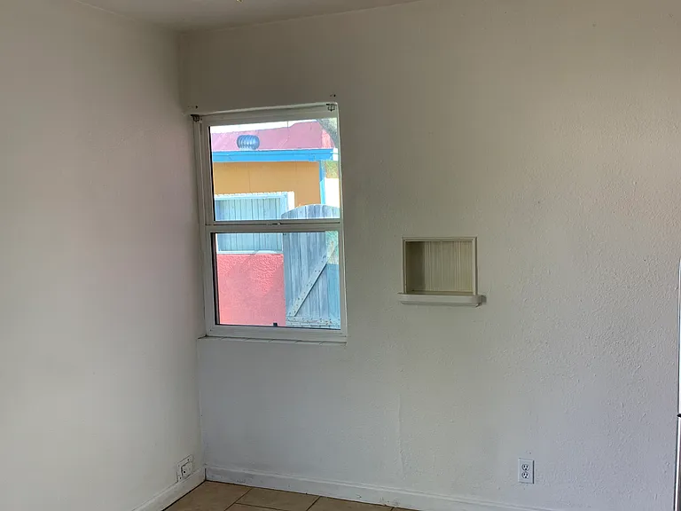 1005 E Water St #2 — Photo 4