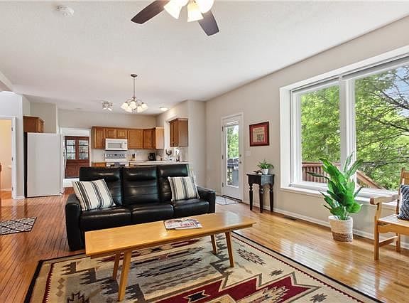 5th image of 8312 W 123rd St
