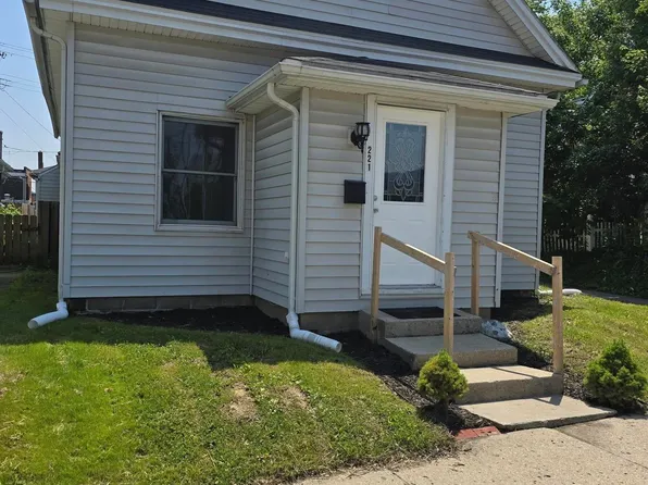 221 W Franklin St, Hartford City, IN 47348