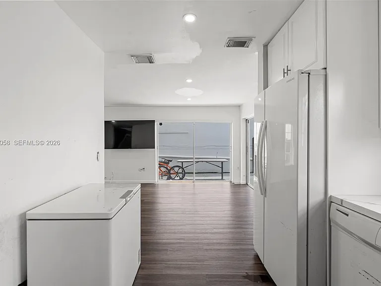 13990 SW 160th Ter — Photo 13