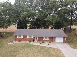 707 James St, Waterloo, IL 62298