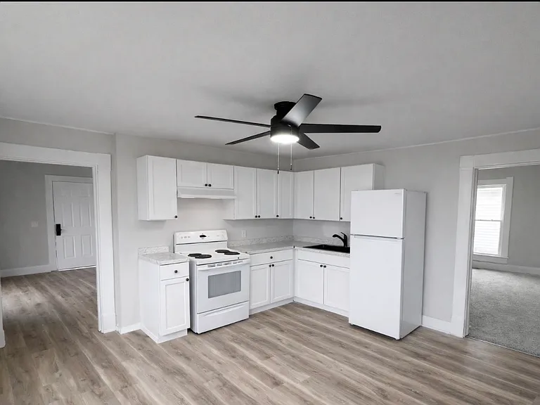 1135 N Bell St — Photo 5