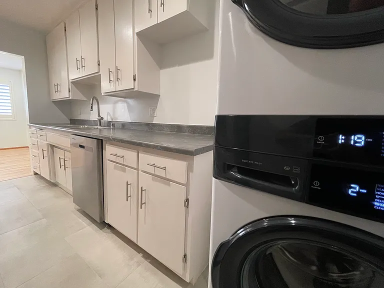 700 Westmount Dr #103 — Photo 6