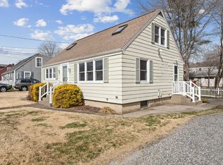 14 9th Ave, Waterford, CT 06385
