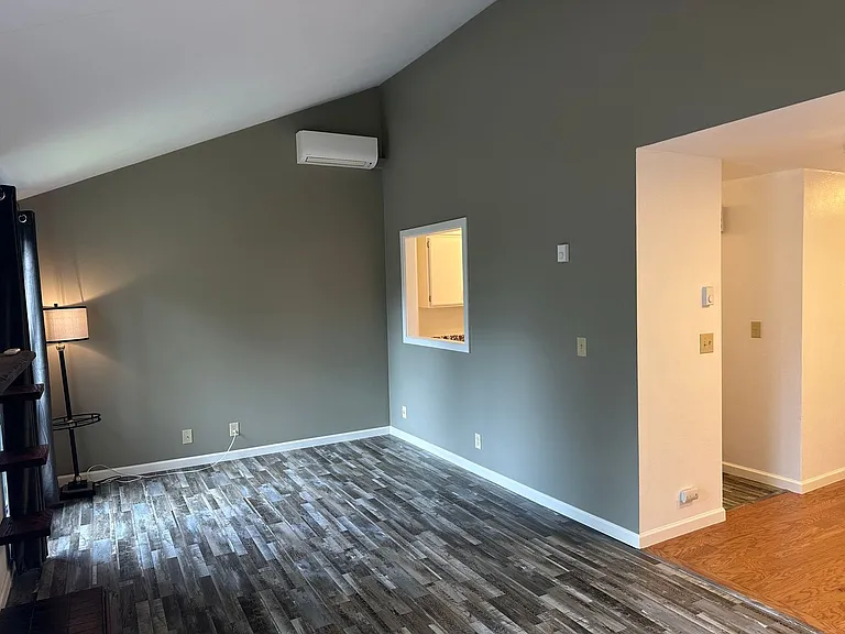 405 Stonewood Dr — Photo 4