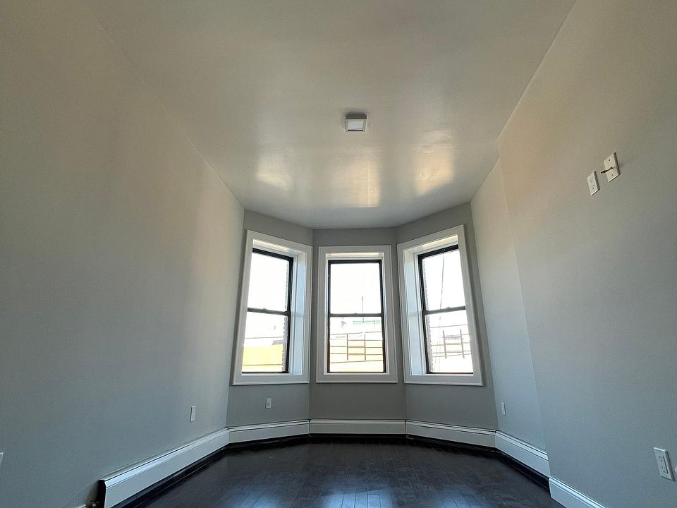 1st image of 60 Hudson St #302