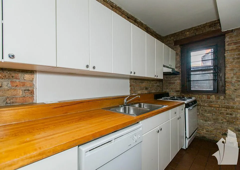 556 W Wellington Ave #2R