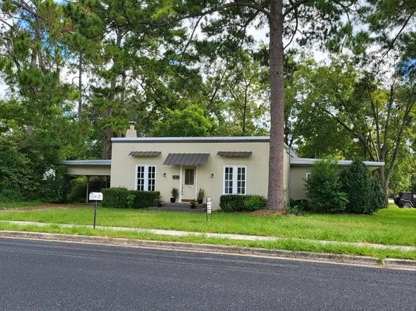 706 S Dogwood Dr, Nashville, GA 31639