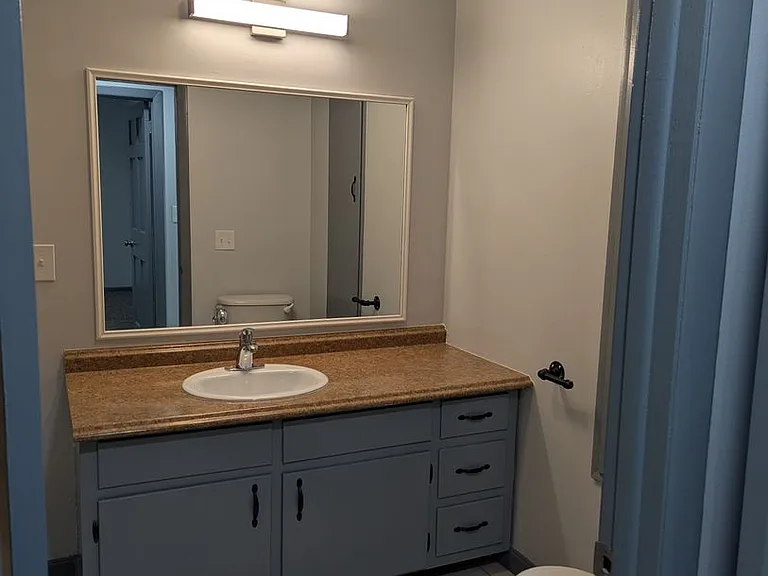 250 Locust St — Photo 12