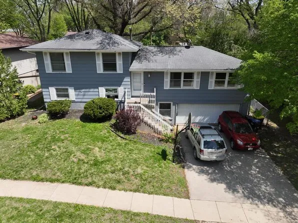 910 Maplewood Ln, Iowa City, IA 52245