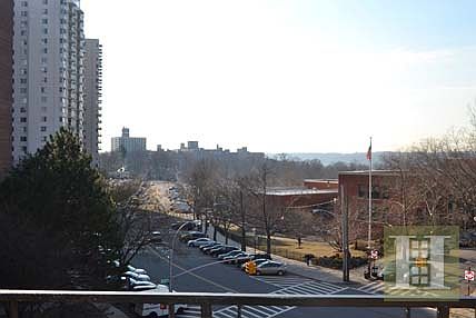 2nd image of 3611 Henry Hudson Pkwy APT 10D