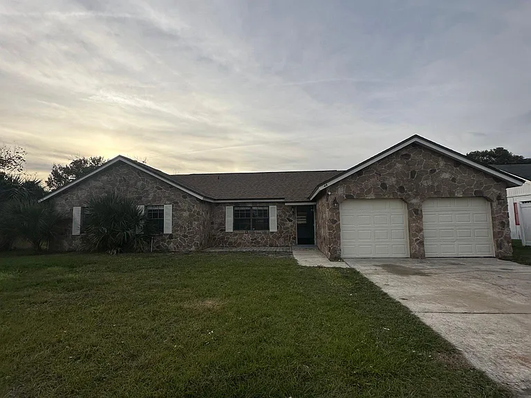 648 Pyramid Ave — Photo 2