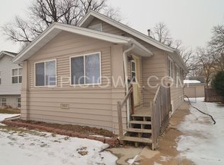 860 Oakland Rd NE, Cedar Rapids, IA 52402