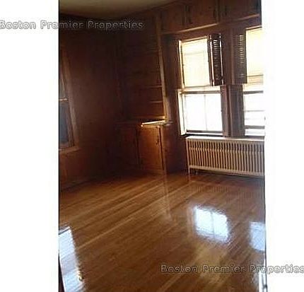 4th image of 160 Franklin St