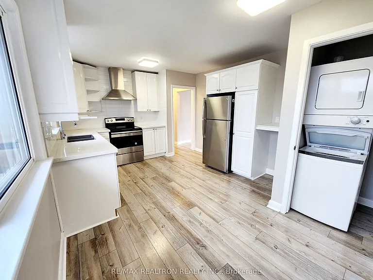 58 Athabasca St — Photo 5